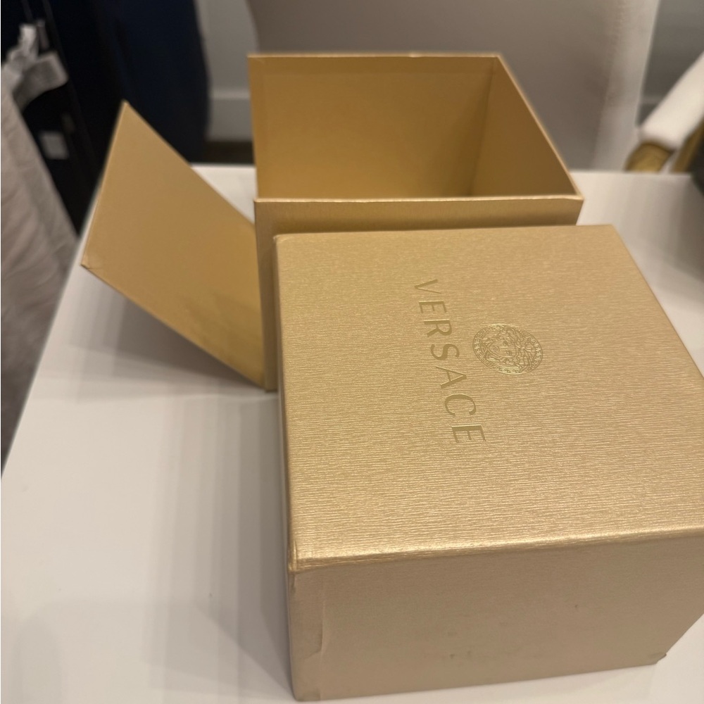 Versace Gold Gift Box - Picture 3 of 4